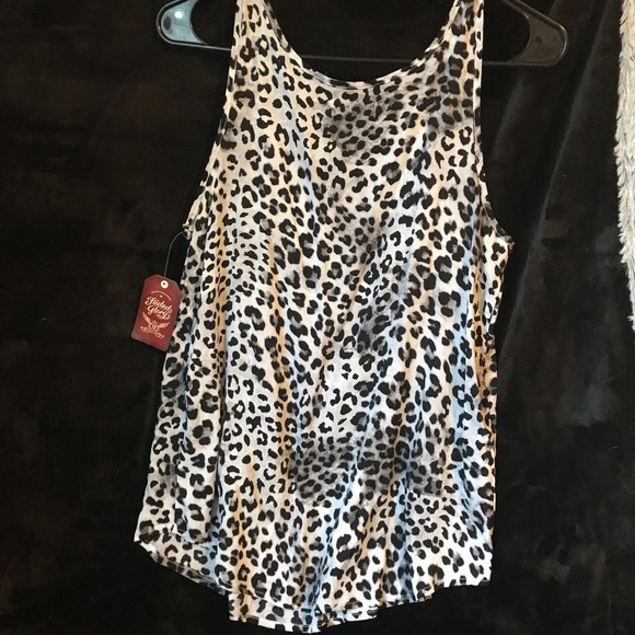 Women’s Top - Picture 4 of 5